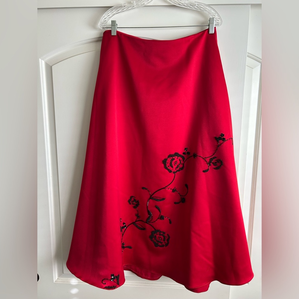 VIE By Victoria Royal Ltd. Red skirt with Black Floral Beading, Sz 14